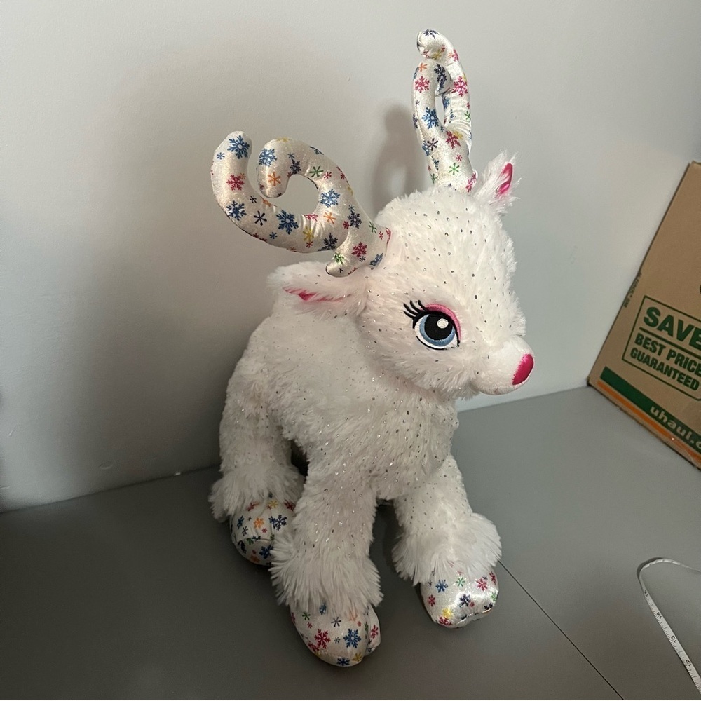 Build-A-Bear Workshop Glisten the Snow Reindeer 2019 - Picture 3 of 13